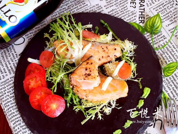 三文魚怎么做好吃？這道香煎三文魚比西餐廳的還好吃，成本還低